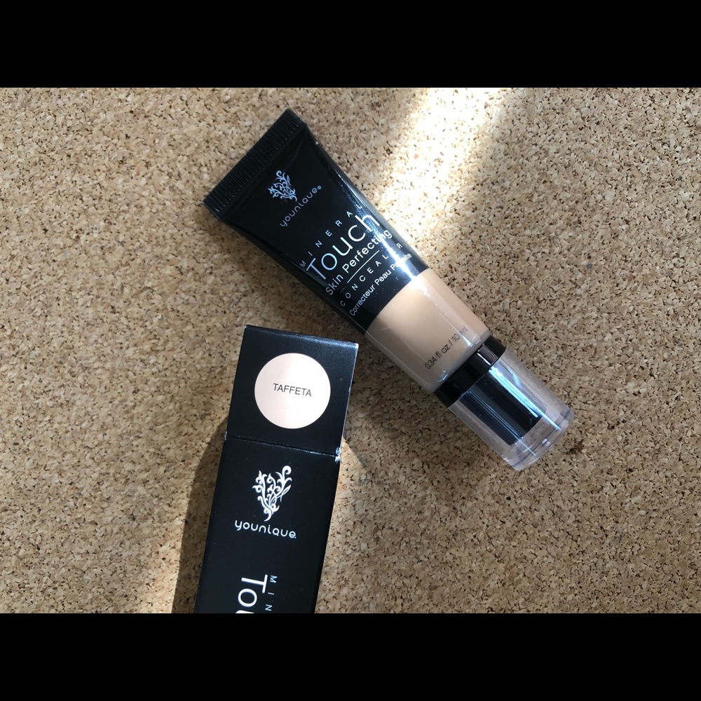 Younique taffeta concealer